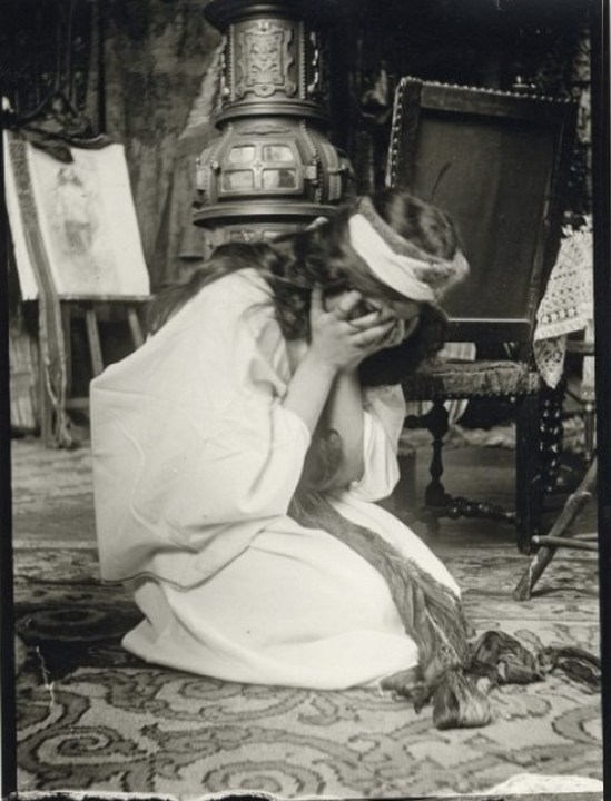 Alphonse Maria Mucha -Model , Studio du Val de grâce, Paris, 1900 © Alphonse Mucha Trust