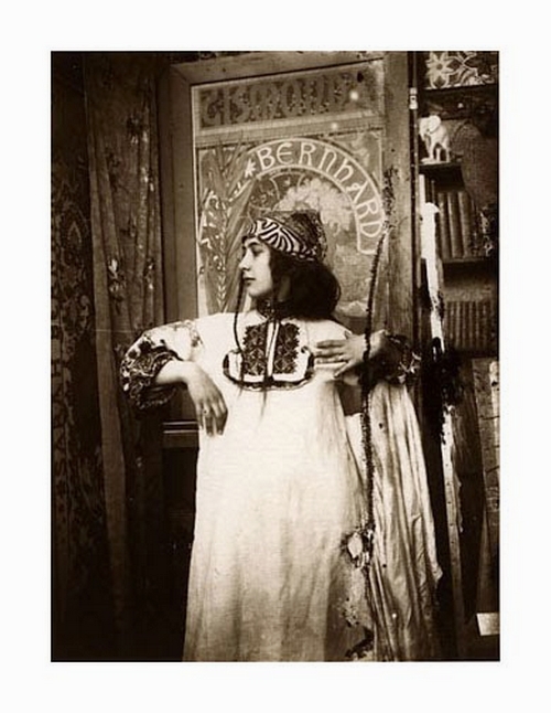 Alphonse Maria Mucha -  Model-Study for Figures Decoratives Rue du Val de Grace, 1901© Alphonse Mucha Trust