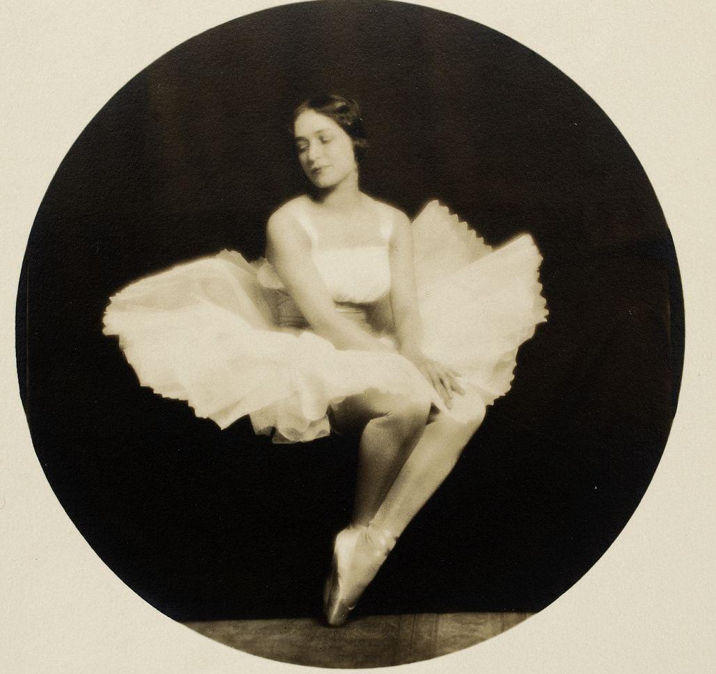 Henry B. Goodwin Portrait Jenny Hasselquist as a sylphid, 1917,