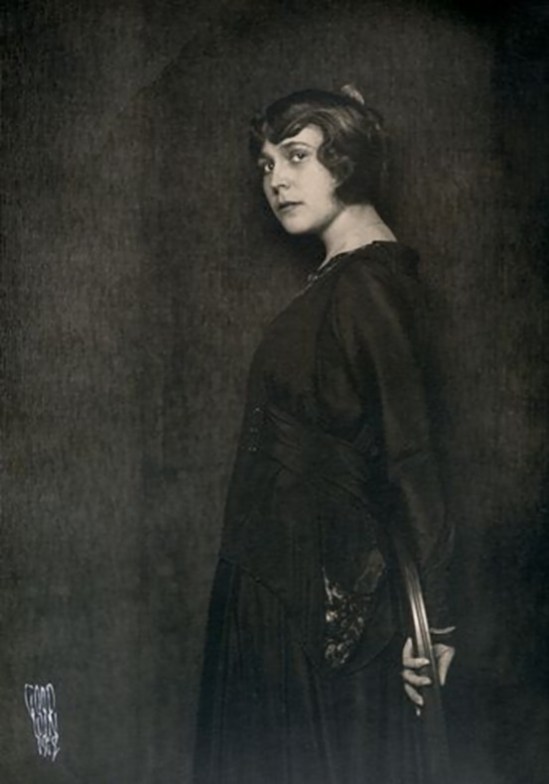 Henry B. Goodwin Portrait of an unknown woman 1918