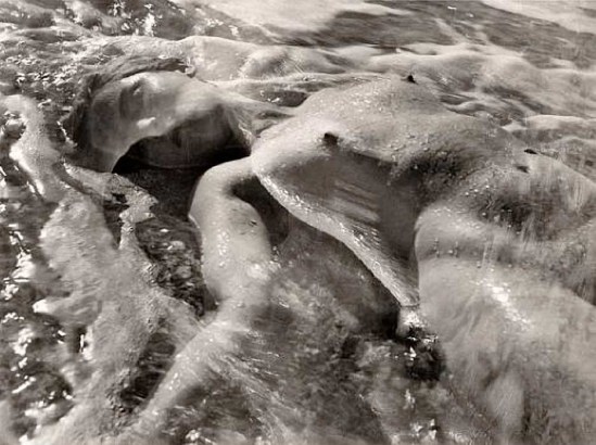 Ruth Bernhard – « In the Waves », 1945