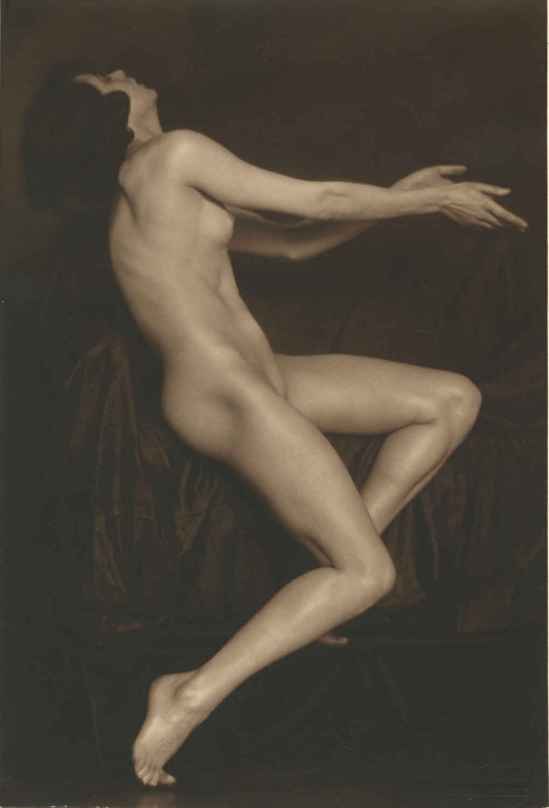 Trude Fleischmann - Nude study of the dancer Claire Bauroff, Vienna, 1925 