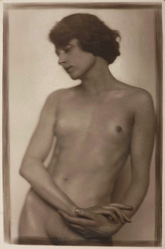 Trude Fleischmann - Nude study of the dancer Claire Bauroff, Vienna, 1925 
