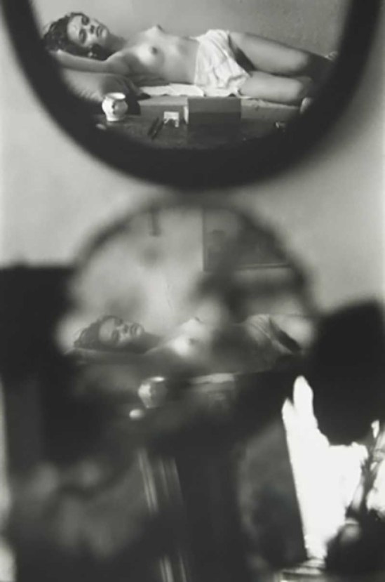 Saul Leiter- The young violinist (Young nude on bed, reflected in mirrors), 1967