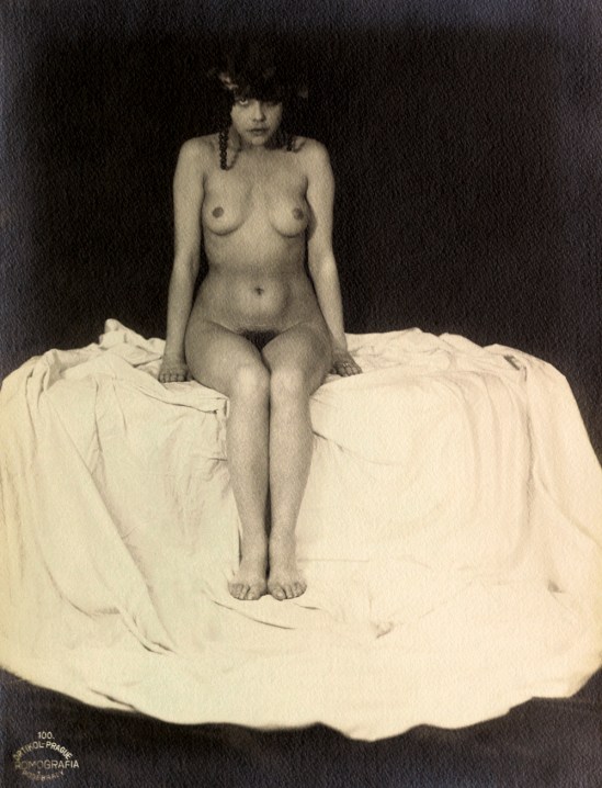 frantisek-drtikol-sitting-nude-1930