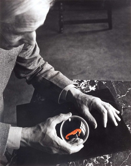 Josef Breitenbach. Max Ernst and the seahorse, New York, 1942.