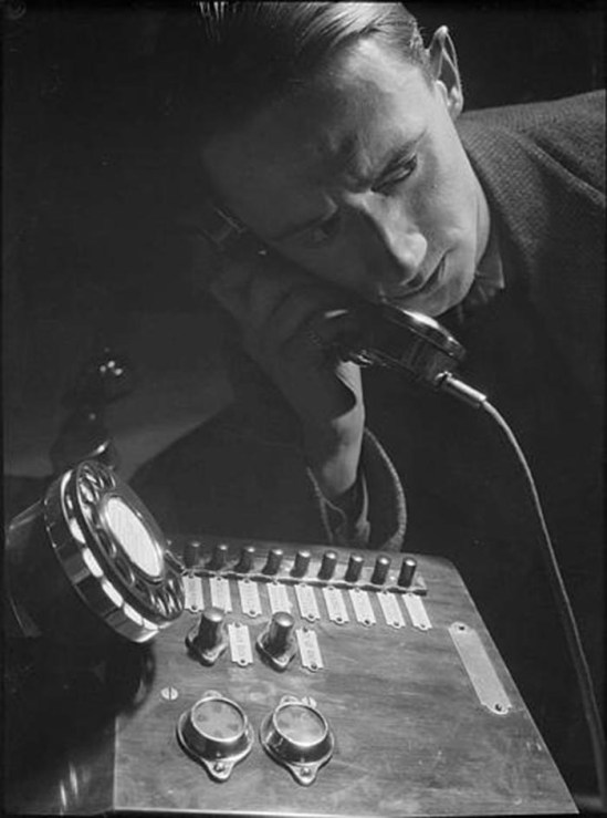 Roger Parry - auto Portrait téléphone, 1929