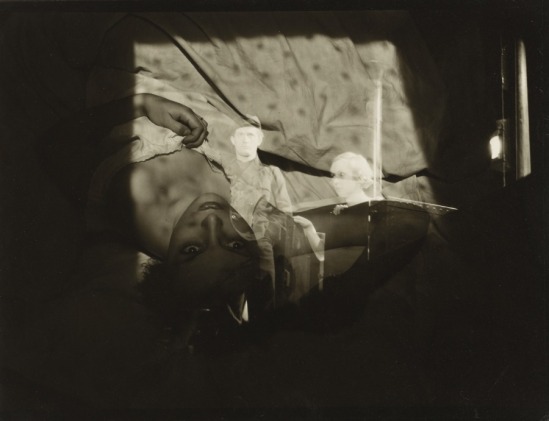 Roger Parry.- femme dans un lit, double exposition 1933.© Ministère de la Culture - Médiathèque du Patrimoine.&