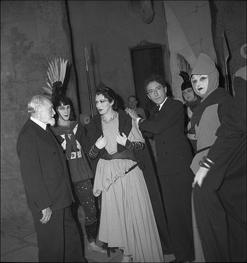 Roger Parry-Portrait de Jean Cocteau à la première de Antigone avec Rouché, Toutain, Chauviré, Bourdet et Blanchard 1941