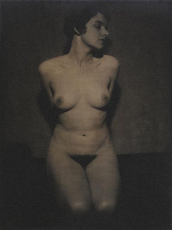 Albert Rudomine -Nu féminin agenouillé, vers 1930(C) Albert Rudomine, Courtesy Galerie M. Chomette