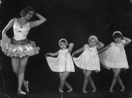 Angelo Pál, Funk Pinkász - Rökk Marika kisgyermek tanítványaival. 1930