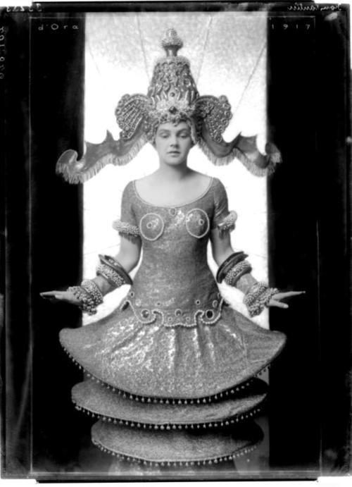 Madame D’Ora - Leopoldine Konstantin, 1917