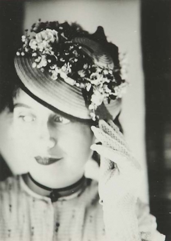 Werner Rohde - Renata with hat 1929