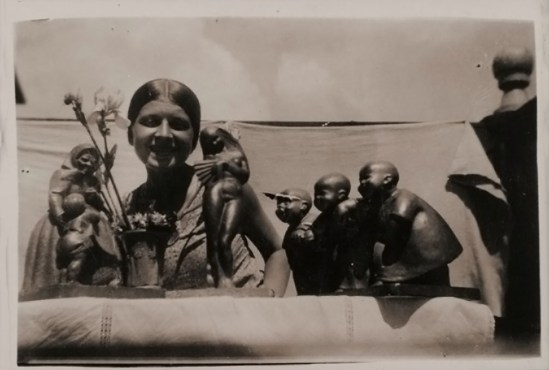Domicėlė Tarabildaitė-Tarabildienė. Domicėlė prie savo skulptūros darbų Meno mokykloje.  behind her to his sculpture works of art school  Kaunas.1932–1933