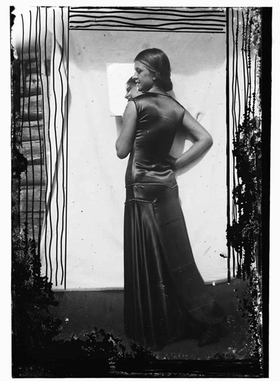 Domicelė Tarabildienė Vakarine suknele, 1930 