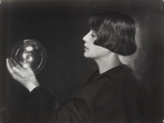 Trude Fleischmann - Study with glass sphere, Vienna, 1923