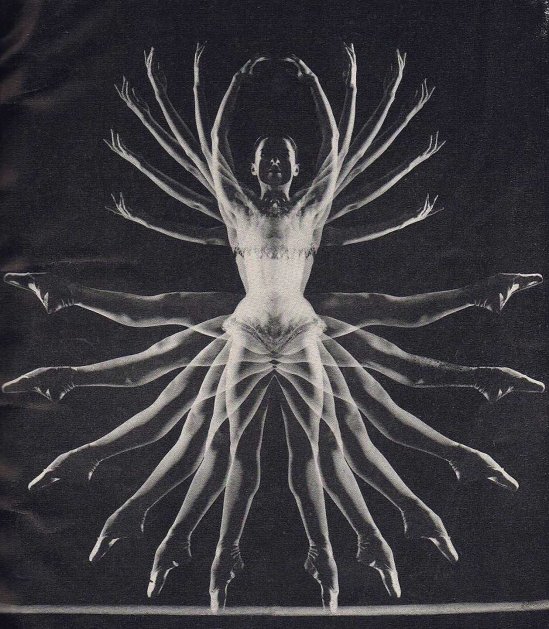 Zoltán Verre portrait de ballerine Violetta Elvin, 1958, publié dans Zoltan verre, Comment photographier Beauté, Whitestone 28, 1959