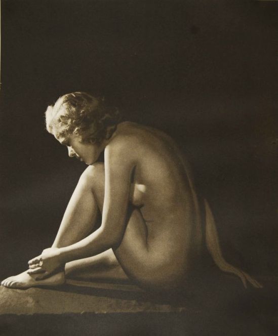 John Everard. from Portrait of a Model Londres George Routledge & Sons Ltd. 1939 