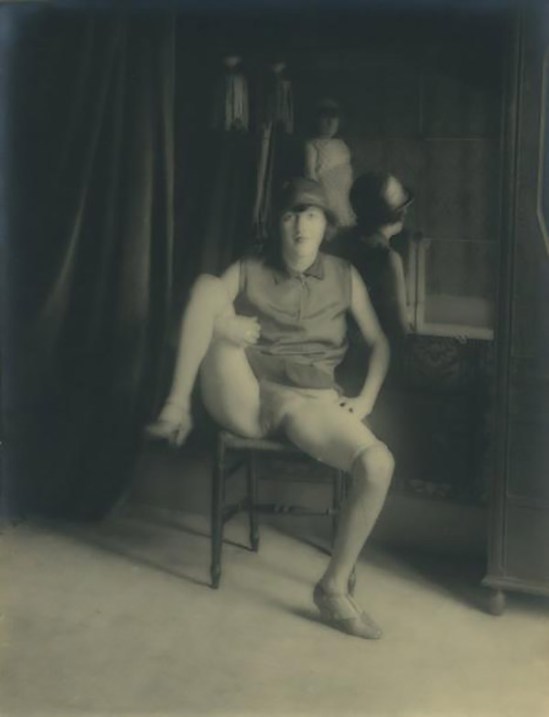 Monsieur X -Fille de maison close au miroir, vers 1930