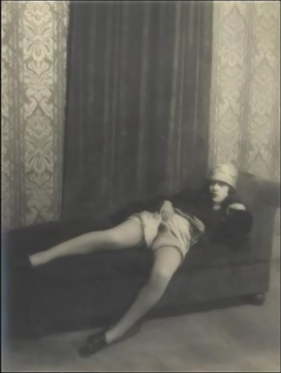 Monsieur X - Nu erotique ,femme de maison alangie 1930 