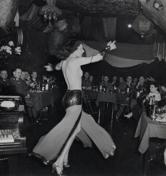 Roger Schall- Officiers allemands au Cabaret Shéhérazade, Paris, 1940