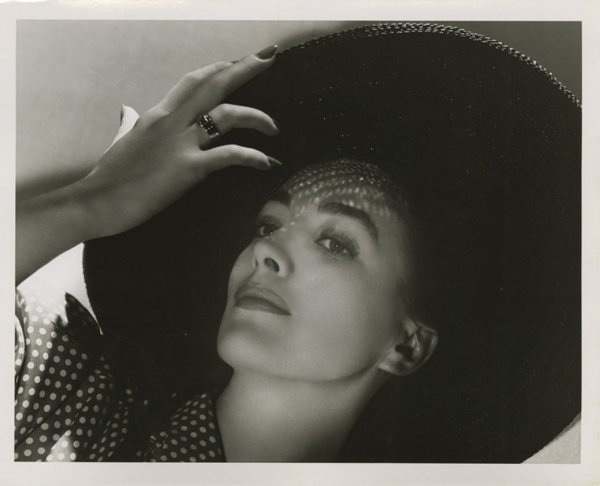 Joan Crawford by Laszlo Willinger