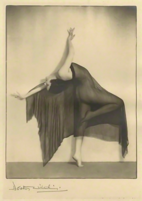 Dorothy Wilding -The Bat, 1927 [chlorobromide print] © William Hustler and Georgina Hustler