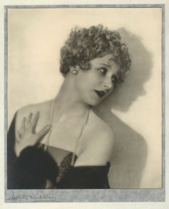 Dorothy Wilding - Isabel Jeans, 1920 © William Hustler and Georgina Hustler