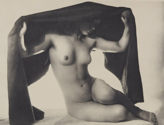 František Drtikol- Planche XVII, publiée dans  Les Nus de Drtikol, Edtion Librairie des art décoratifs, Paris 1929