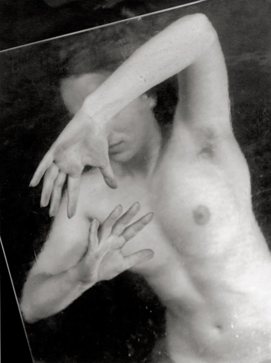 Jaromir Funke- Femme nue avec une feuille de verre. 1940