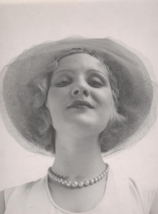 Josef Breitenbach-Edith d'Amara, 1932,  Munich,, Gelatin silver print© The Josef Breitenbach Trust.