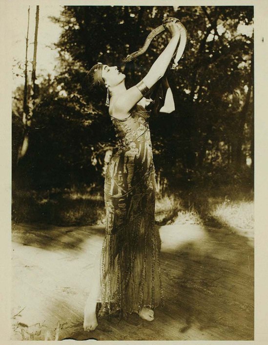 Underwood & Underwood- The dancer Flore Revalles with a snake, 1916