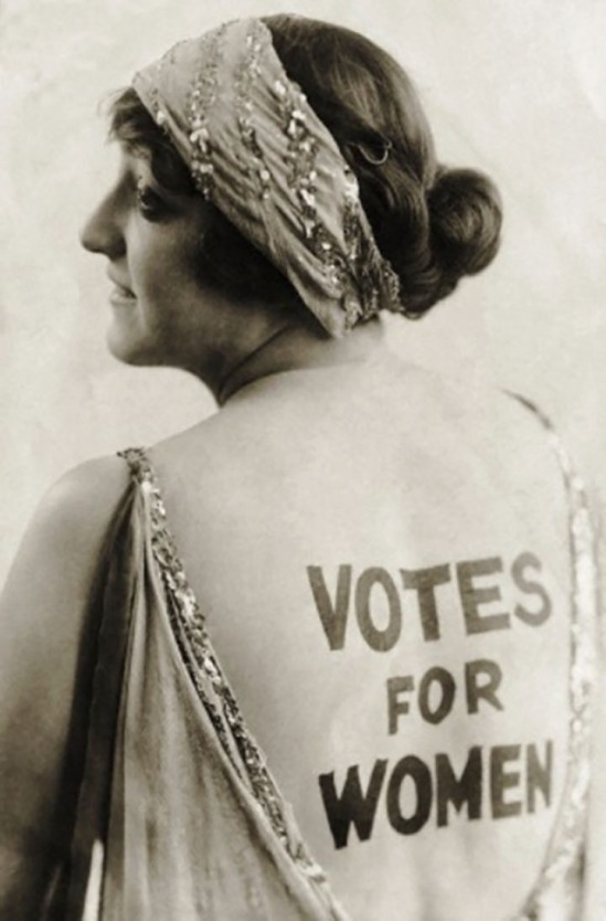 Underwood & Underwood-Dorothy Newell Wearing a Suffrage Slogan, 1900-1910s© Underwood & Underwood- Corbis
