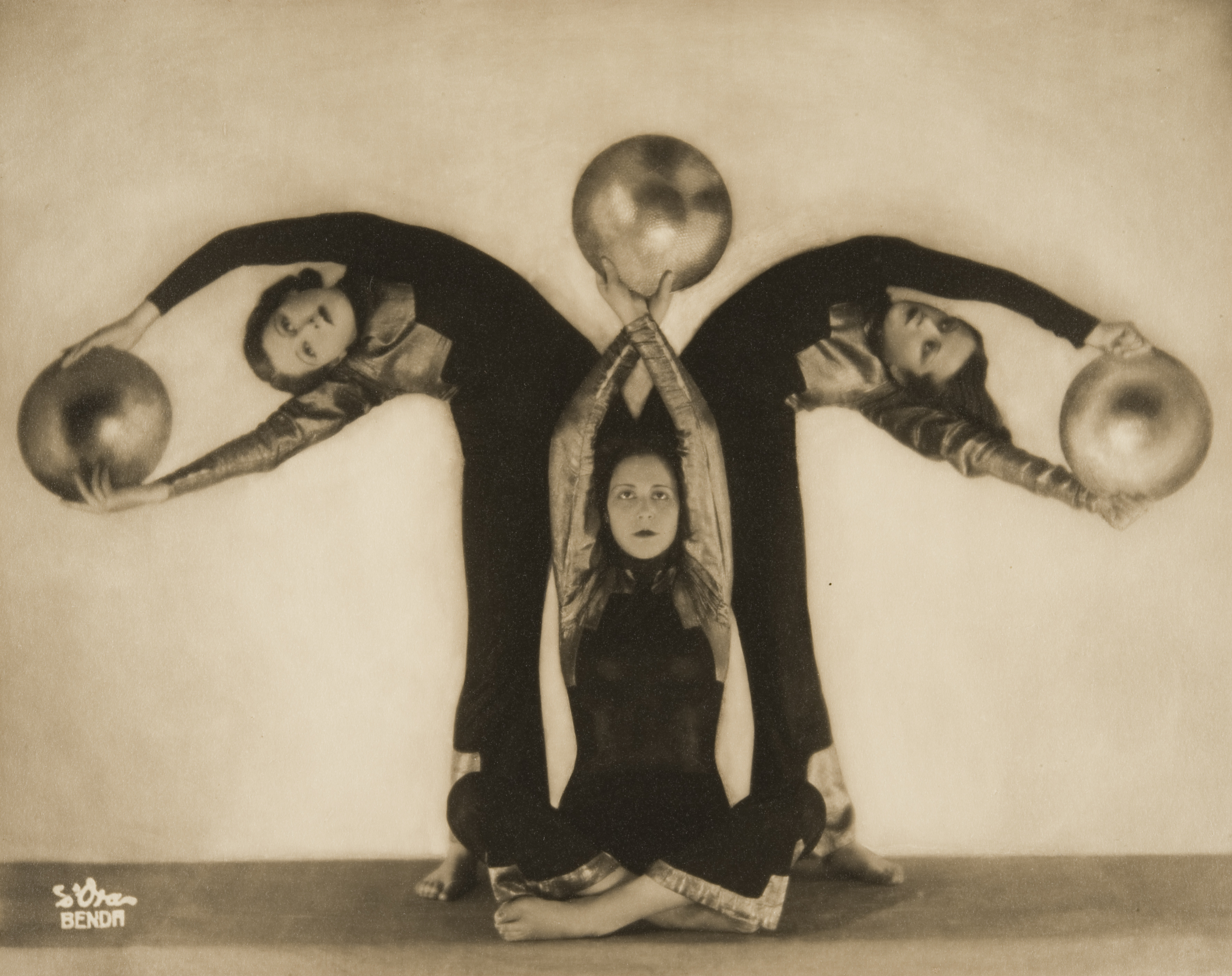 Arthur Benda, Der Tanz mit den goldenen Scheiben (The Dance with the Golden Disks), 1931 courtesy of the Museo d’Arte Moderna di Bologna