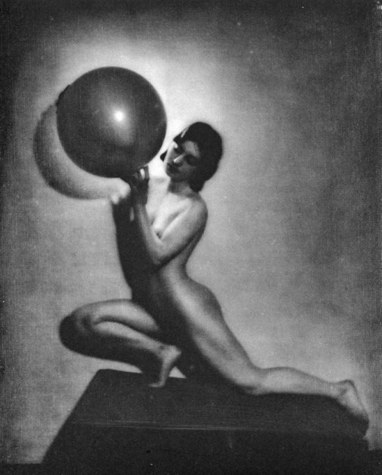Bernard Leedham nude study Le Globe - Gravure printed by Braun & Cie - France in 1933