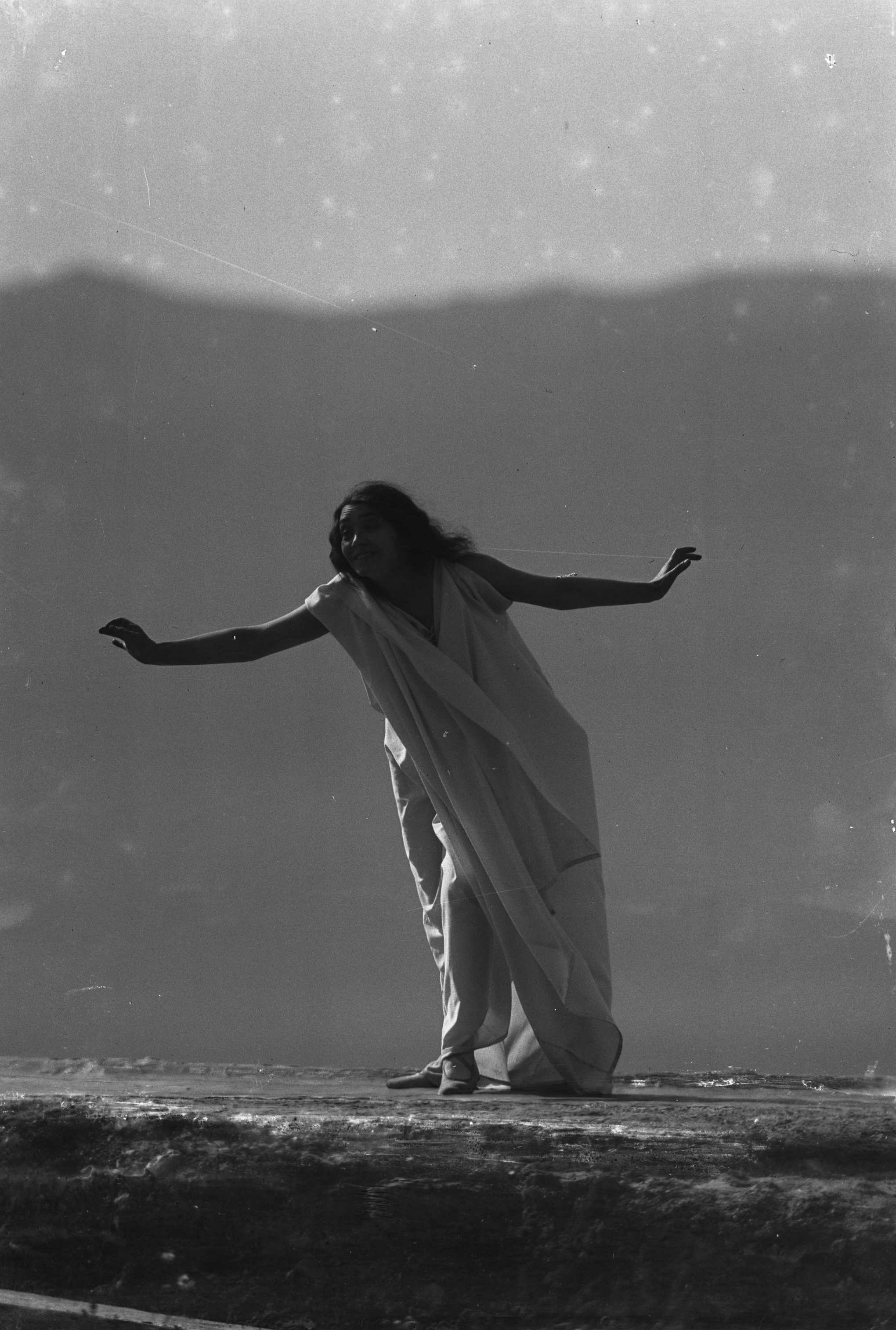 François Frédéric dit Fred Boissonnas - Magdeleine G. dansant Chevauchée de la Walkyrie, hypnotisée par Emile Magnin, 1902-1904 Négatif au gelatino-bromure d'argent sur verre 