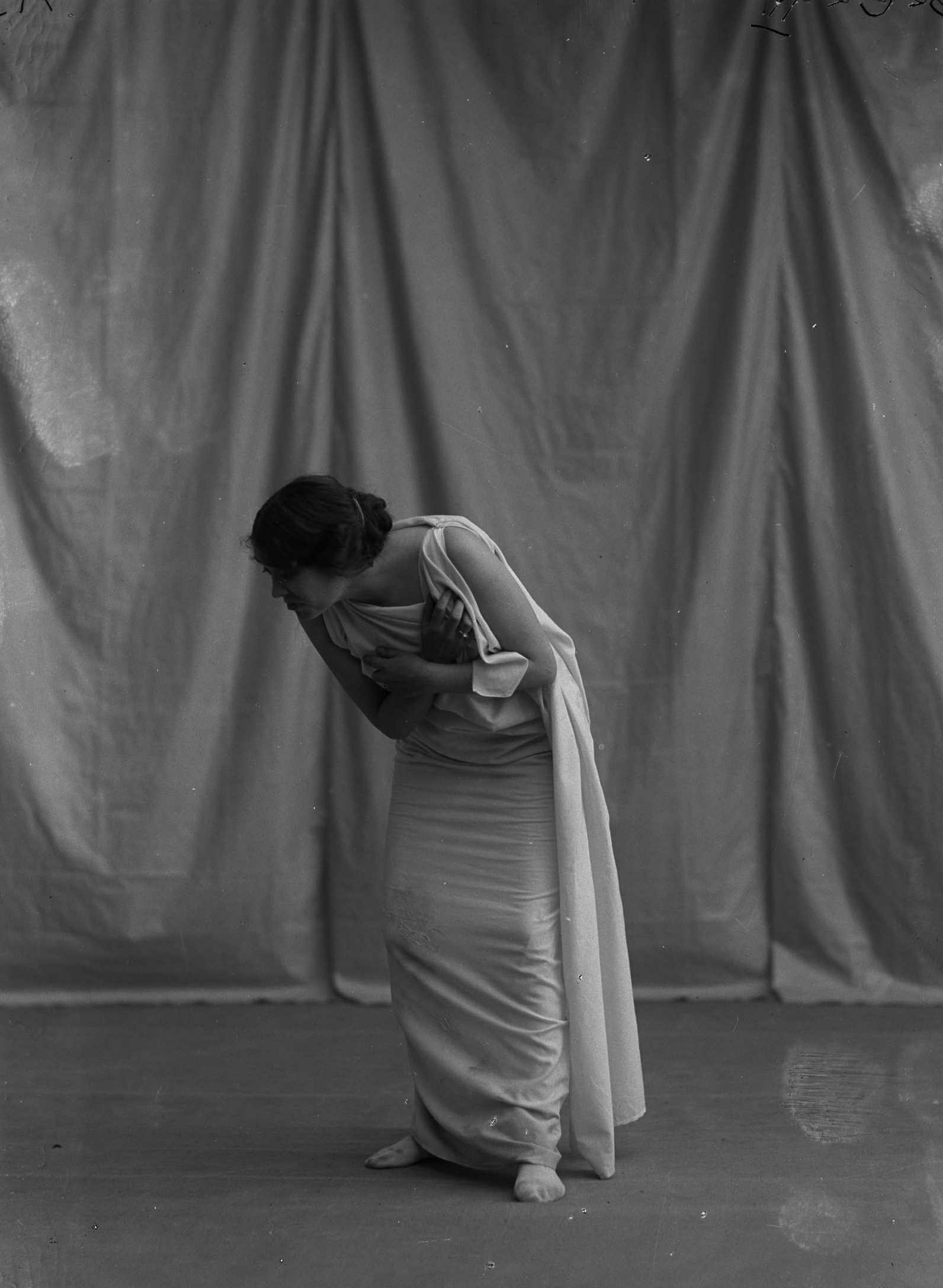 François Frédéric dit Fred Boissonnas - Magdeleine G. dansant , hypnotisée , 1902-1904 Négatif au gelatino-bromure d'argent sur verre 