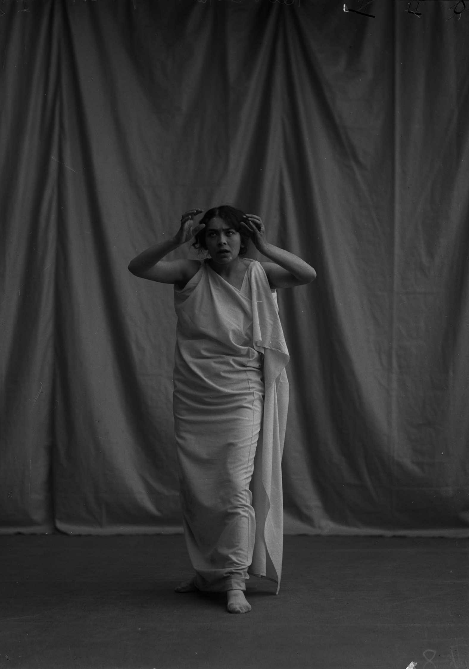 François Frédéric dit Fred Boissonnas - Magdeleine G. dansant , hypnotisée , 1902-1904 Négatif au gelatino-bromure d'argent sur verre 5