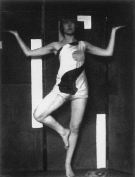 Robert de Smet - Akarova in 1923, costume and backdrop designs by Marcel- louis Baugniet, corpyright Sabam Brussels