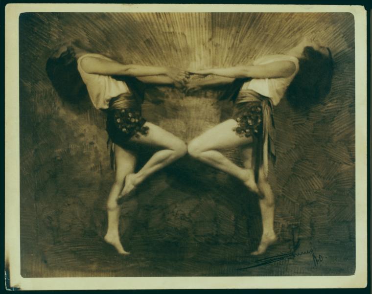 Swinney ( source nypl) dancers partnering each other in mirror pose, 1920s