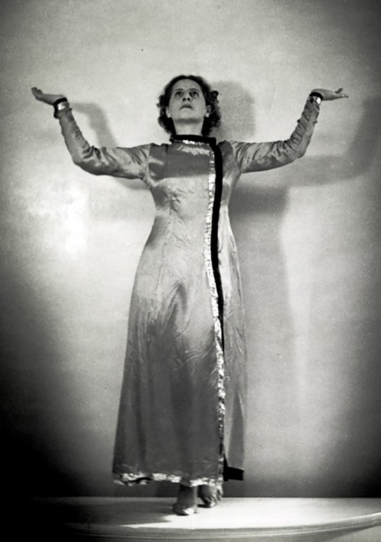 Hilde Holger-Orange, 1941-43, Bombay, by Charles Petras