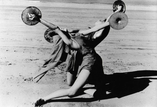 Hilde Holger, Performance Juhu Beach, Mumbai, 1941-43 Charles Petras