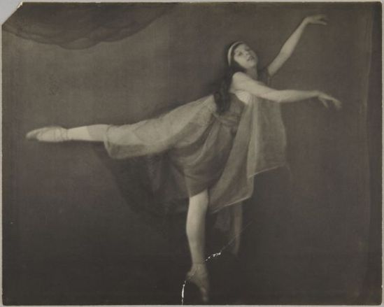  Clarence H. White- Dancers from Barnard College Greek Games ,1910s Platinum print 