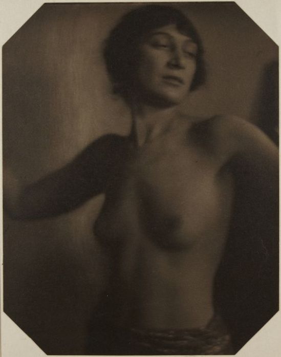  Clarence H. White- nude ,1910 