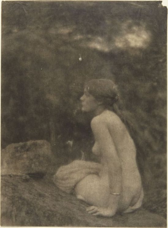  Clarence H. White- Nude on rocks and in woods,1910 