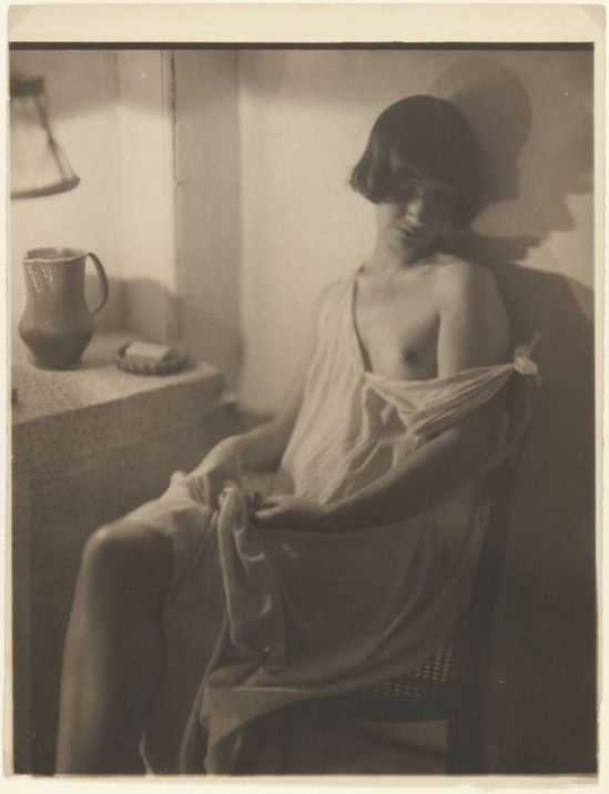  Clarence H. White- Nude posed indoors , 1920 s