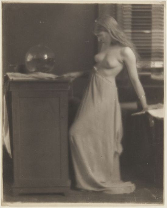  Clarence H. White- Young woman nude ,1910 s